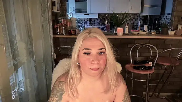 Snapshot of Monageil chatting on 3, 3, 2025 Monageil online show from 3, 3, 2025