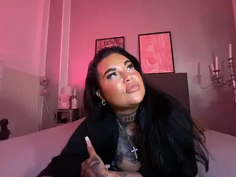 Snapshot of _MelinaCurves_ chatting on 23, 2, 2025  MelinaCurves  online show from 23, 2, 2025