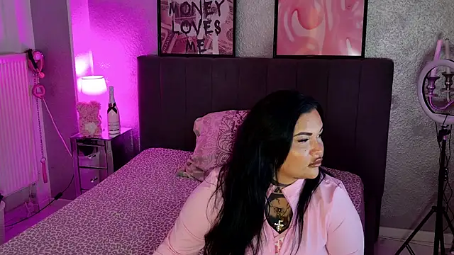 Snapshot of _MelinaCurves_ chatting on 28, 2, 2025  MelinaCurves  online show from 28, 2, 2025