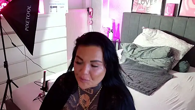 Snapshot of _MelinaCurves_ chatting on 19, 3, 2025  MelinaCurves  online show from 19, 3, 2025