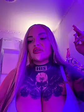 Snapshot of _MelinaCurves_ chatting on 1, 10, 2025  MelinaCurves  online show from 1, 10, 2025