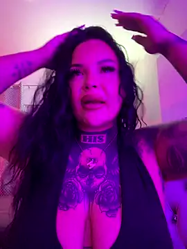 Snapshot of _MelinaCurves_ chatting on 8, 10, 2025  MelinaCurves  online show from 8, 10, 2025