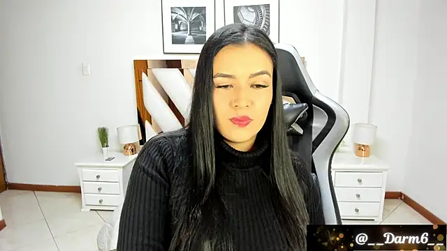 Lia Simons online show from 5, 3, 2025