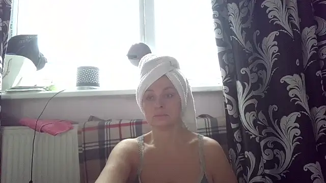 Snapshot of LindaStarS chatting on 3, 2, 2026 LindaStarS online show from 3, 2, 2026