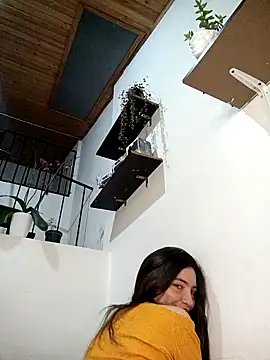 Snapshot of loveuu-bae chatting on 1, 2, 2025 loveuu-bae online show from 1, 2, 2025