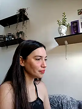 Snapshot of loveuu-bae chatting on 1, 2, 2025 loveuu-bae online show from 1, 2, 2025