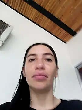 Snapshot of loveuu-bae chatting on 5, 3, 2025 loveuu-bae online show from 5, 3, 2025