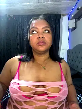 Snapshot of yanza2002 chatting on 24, 11, 2025 yanza2002 online show from 24, 11, 2025