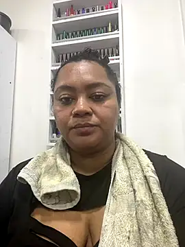 Snapshot of yanza2002 chatting on 2, 12, 2025 yanza2002 online show from 2, 12, 2025