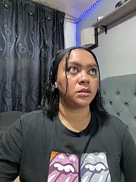 Snapshot of yanza2002 chatting on 3, 12, 2025 yanza2002 online show from 3, 12, 2025