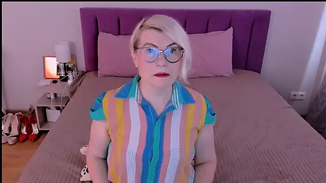 sabrinamacmarren online show from 24, 11, 2025