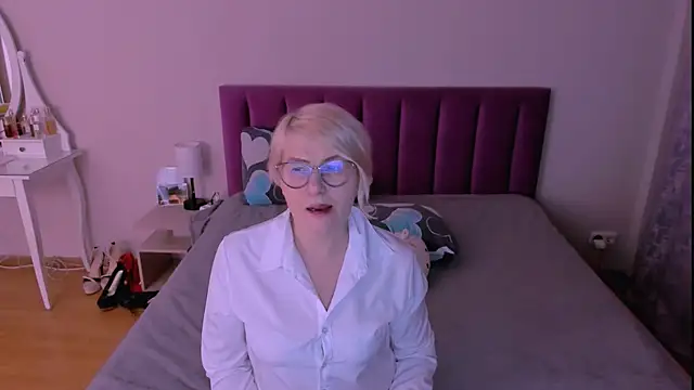 sabrinamacmarren online show from 8, 2, 2026