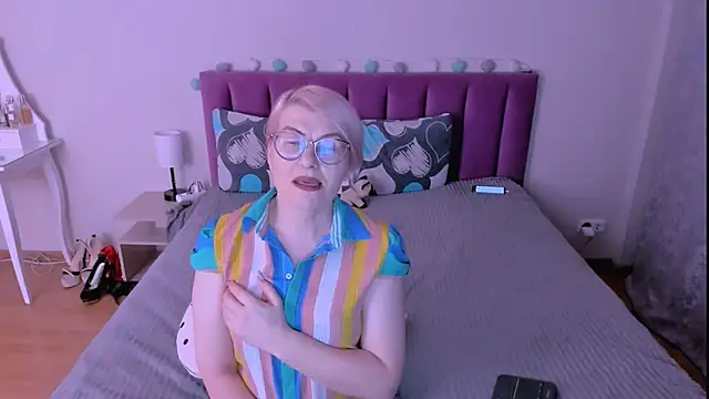 sabrinamacmarren online show from 13, 2, 2026