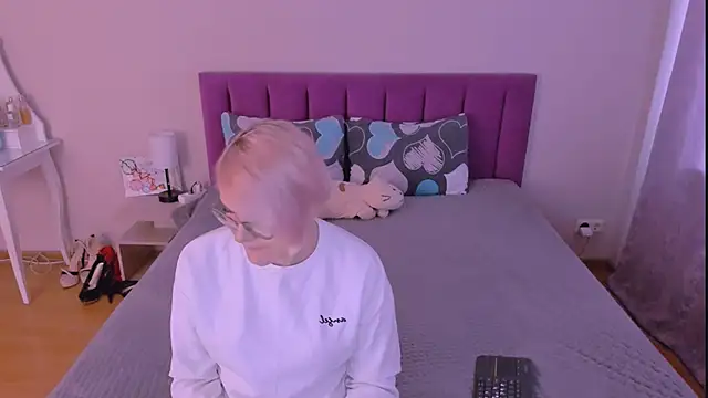 sabrinamacmarren online show from 17, 2, 2026