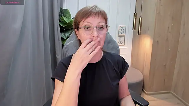 Snapshot of Paris_Cherry chatting on 23, 2, 2025 Paris Cherry online show from 23, 2, 2025