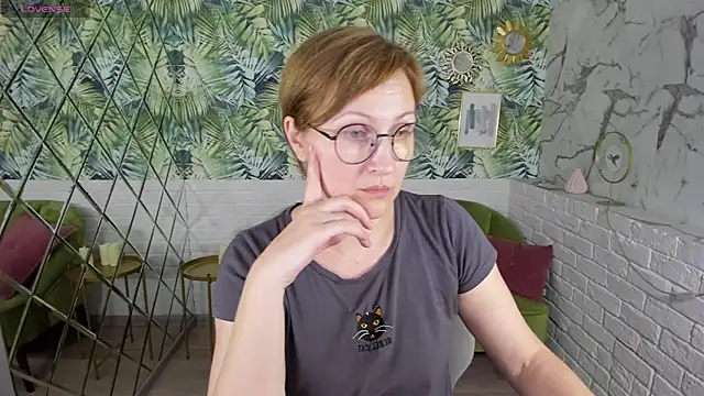 Snapshot of Paris_Cherry chatting on 8, 3, 2025 Paris Cherry online show from 8, 3, 2025