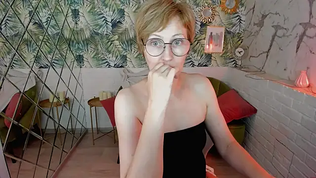 Snapshot of Paris_Cherry chatting on 3, 8, 2026 Paris Cherry online show from 3, 8, 2026