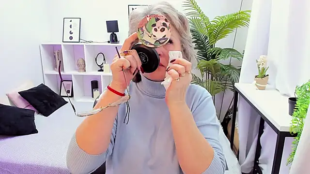 EvelynJoyful online show from 1, 12, 2025