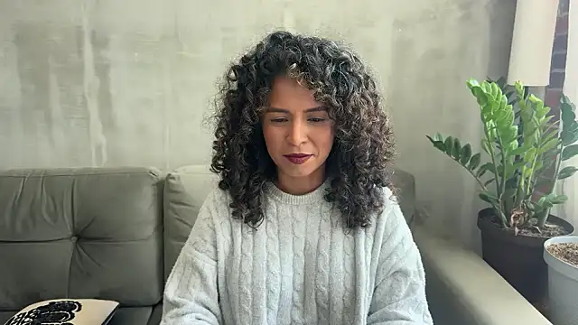 Snapshot of illaroom chatting on 10, 12, 2024 illaroom online show from 10, 12, 2024