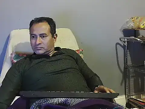 Snapshot of dantehot2020 chatting on 12, 1, 2025 dantehot2020 online show from 12, 1, 2025