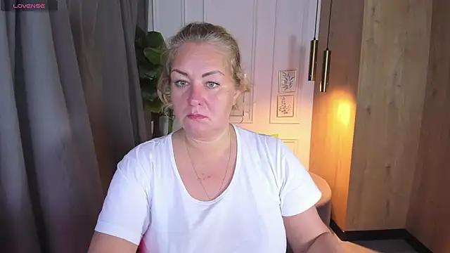 JenniferLight online show from 12, 10, 2025