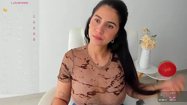 Snapshot of renata_t_ chatting on 9, 10, 2025 renata t  online show from 9, 10, 2025