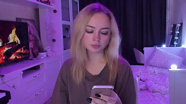 Snapshot of MaryDreaminess chatting on 13, 10, 2025 MaryDreaminess online show from 13, 10, 2025