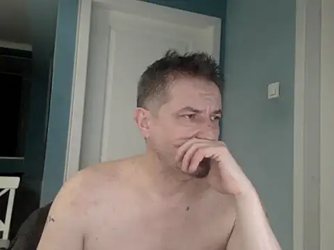 Snapshot of MisterFaithRO chatting on 15, 4, 2026 MisterFaithRO online show from 15, 4, 2026