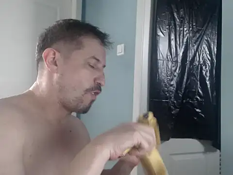 Snapshot of MisterFaithRO chatting on 17, 4, 2026 MisterFaithRO online show from 17, 4, 2026