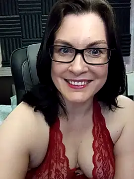 Snapshot of DesreRose chatting on 5, 4, 2026 DesreRose online show from 5, 4, 2026