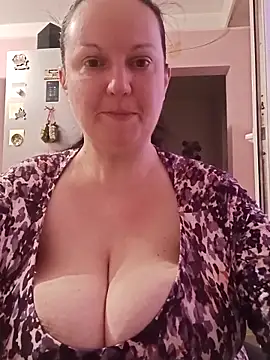 BustyLadyAlma online show from 23, 2, 2026