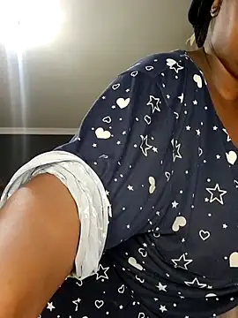 SWEETDOLLY29XX online show from 18, 9, 2025