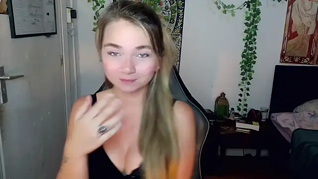 Thegirlbehindthemask online show from 15, 7, 2026
