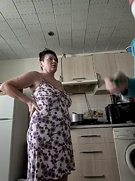  lady red  online show from 16, 3, 2025