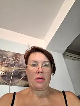  lady red  online show from 16, 9, 2025