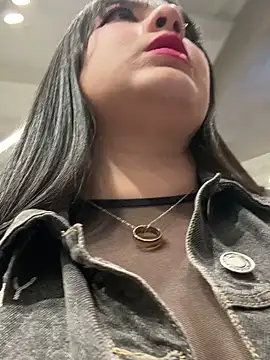 Elle online show from 22, 2, 2025