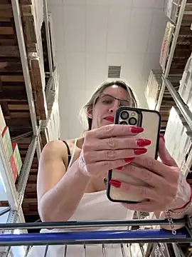 Gatitacarlita online show from 28, 12, 2024