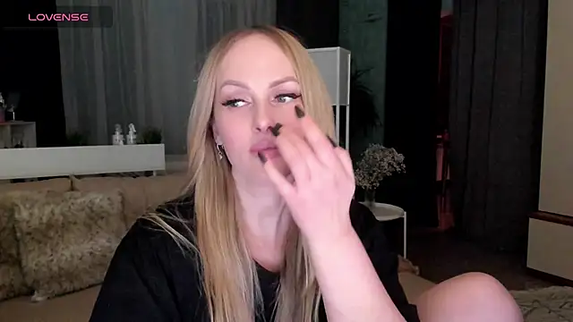 Snapshot of Libby_Nora chatting on 4, 2, 2025 Libby Nora online show from 4, 2, 2025