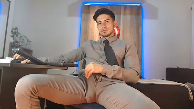 Snapshot of Andrew_4_ chatting on 5, 11, 2025 Andrew 4 online show from 5, 11, 2025