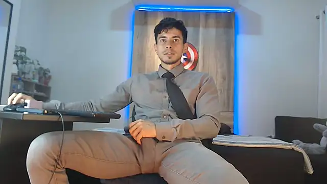 Snapshot of Andrew_4_ chatting on 15, 11, 2025 Andrew 4 online show from 15, 11, 2025