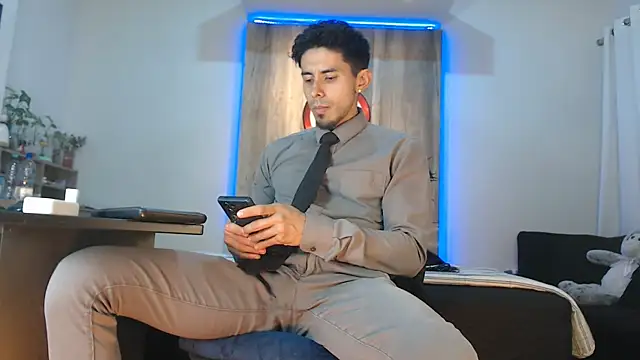 Snapshot of Andrew_4_ chatting on 16, 11, 2025 Andrew 4 online show from 16, 11, 2025