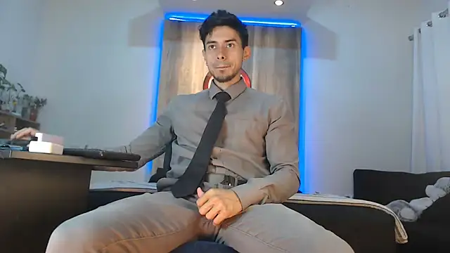 Snapshot of Andrew_4_ chatting on 17, 11, 2025 Andrew 4 online show from 17, 11, 2025