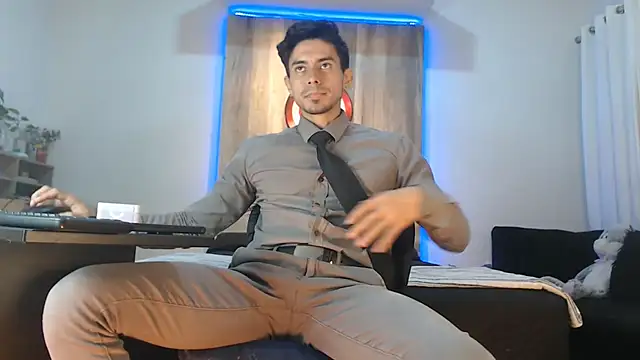 Snapshot of Andrew_4_ chatting on 22, 11, 2025 Andrew 4 online show from 22, 11, 2025