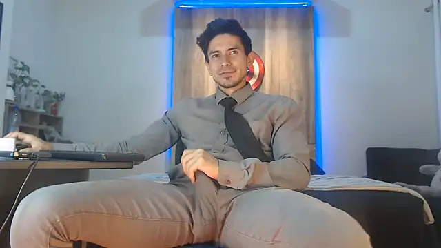 Snapshot of Andrew_4_ chatting on 28, 11, 2025 Andrew 4 online show from 28, 11, 2025