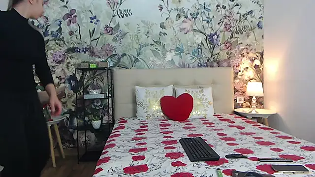 RoseDiamond06 online show from 18, 2, 2026