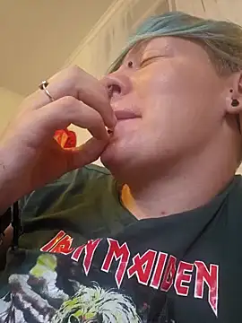 Snapshot of PinkTheHawk chatting on 22, 12, 2024 PinkTheHawk online show from 22, 12, 2024