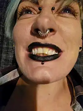 Snapshot of PinkTheHawk chatting on 31, 12, 2024 PinkTheHawk online show from 31, 12, 2024