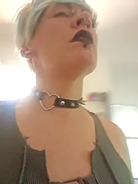 Snapshot of PinkTheHawk chatting on 7, 1, 2025 PinkTheHawk online show from 7, 1, 2025