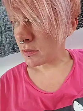 Snapshot of PinkTheHawk chatting on 17, 1, 2025 PinkTheHawk online show from 17, 1, 2025