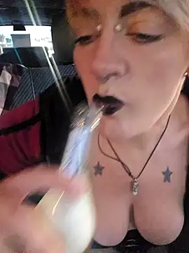 Snapshot of PinkTheHawk chatting on 23, 1, 2025 PinkTheHawk online show from 23, 1, 2025